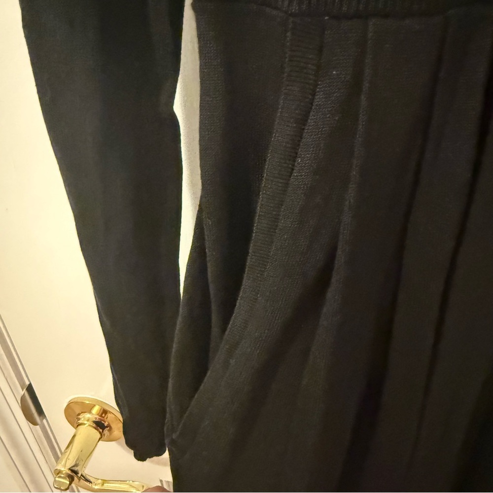 BCBG Max Azria Black Silk Knit V Neck Long Sleeve Knee Length Dress Size XSmall - Picture 5 of 5
